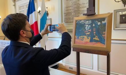 Cérémonie de restitution du tableau « Pinède à Cassis » d’André Derain à la famille Gimpel