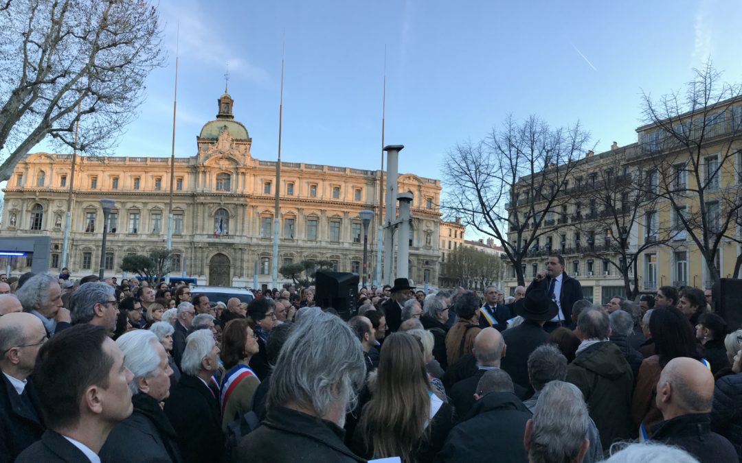 Rassemblement pour Madame Mireille Knoll à Marseille : Plus de 800 personnes se sont réunies face à la Préfecture des Bouches du Rhône ce Mercredi 28 Mars