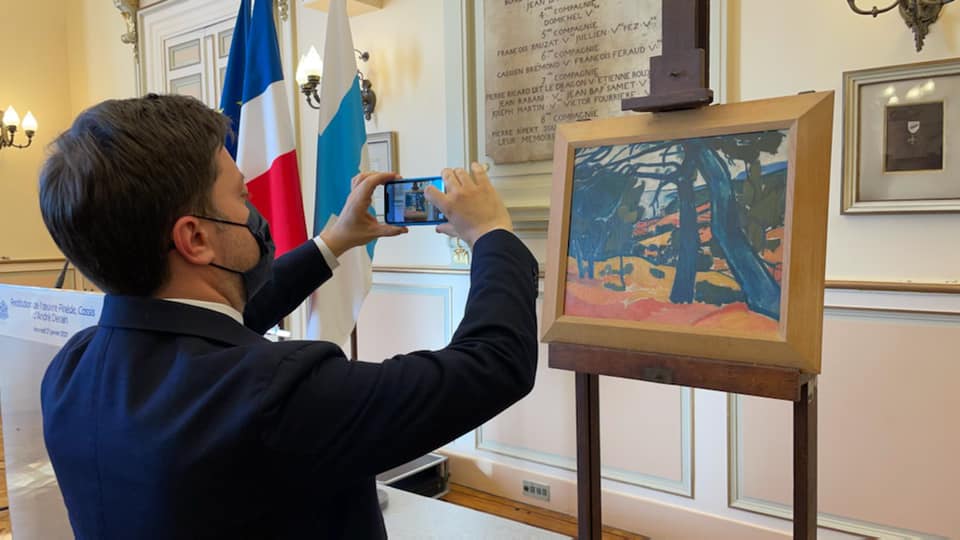 Cérémonie de restitution du tableau « Pinède à Cassis » d’André Derain à la famille Gimpel